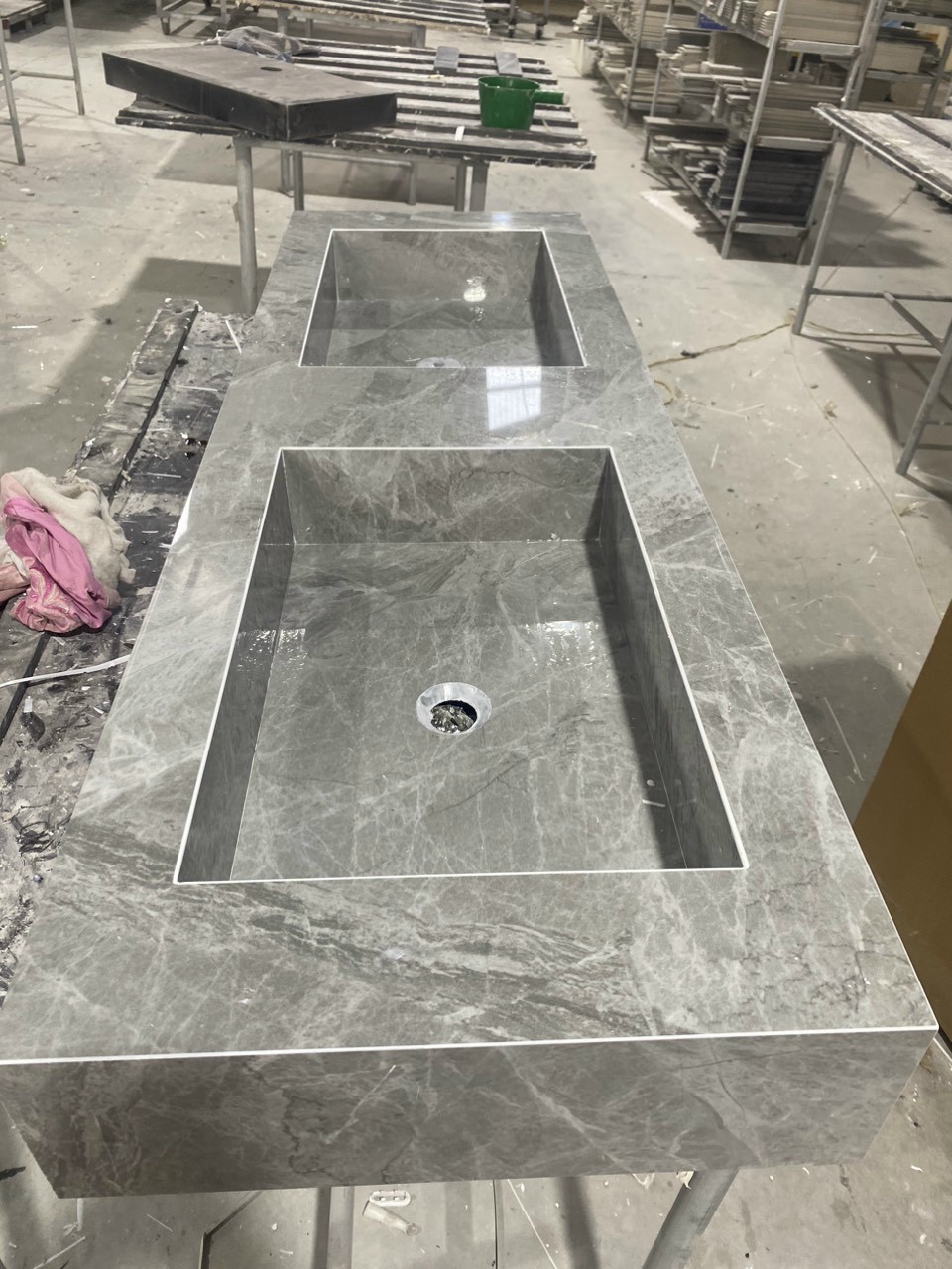 Lavabo Đá Nhân Tạo Liền Khối Cao Cấp – Chậu Âm Vuông Vân Đá Xám Hiện Đại | Comfy-Home