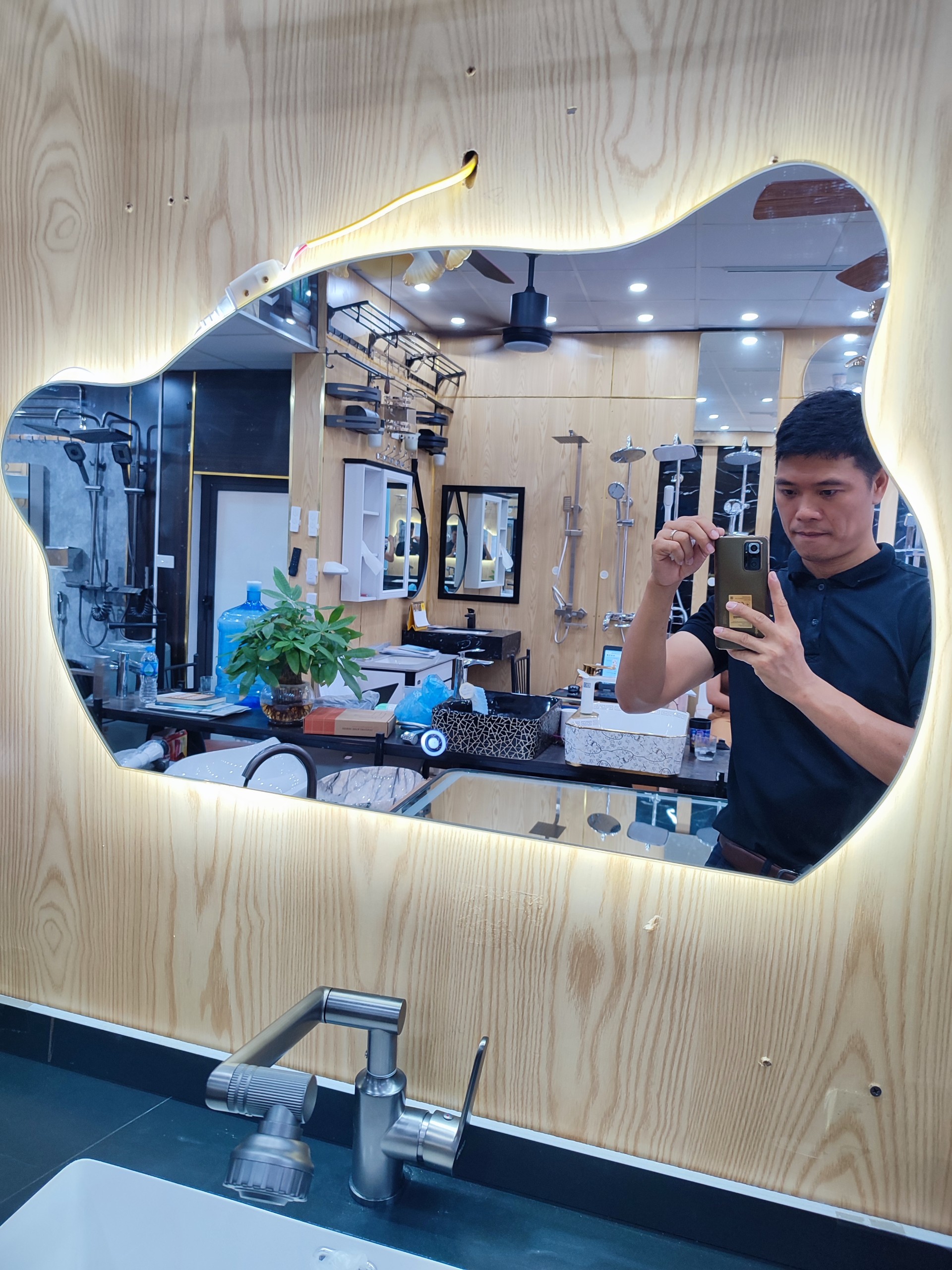 Gương Nghệ Thuật Decor Hình Vô Định Hình Tích Hợp Đèn LED Cảm Ứng - Image 2